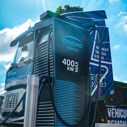 Pionierprojekt: Die integrierte ENGIE-Vianeo-Ladeinfrastruktur nutzt ausschließlich grünen Strom. Dadurch unterstützt ENGIE Deutschland den Port of Kiel auf dem Weg, zu einem der umweltfreundlichsten Häfen Europas zu werden. 
