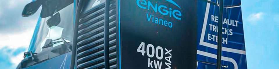 Pionierprojekt: Die integrierte ENGIE-Vianeo-Ladeinfrastruktur nutzt ausschließlich grünen Strom. Dadurch unterstützt ENGIE Deutschland den Port of Kiel auf dem Weg, zu einem der umweltfreundlichsten Häfen Europas zu werden. 
