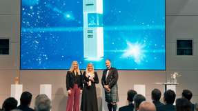 Preisverleihung Siemens Mobility Award 2025 (von links): Beatrice Bock (Geschäftsführerin und CFO Siemens Mobility), Sabine Geis (Global Account Manager Siemens, Geis Gruppe) und Rory Lamont (Chief Procurement Officer, Siemens) bei der Award-Zeremonie am 24. November in München.