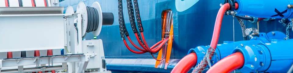 AIDAprima an der Landstromanlage Ostseekai