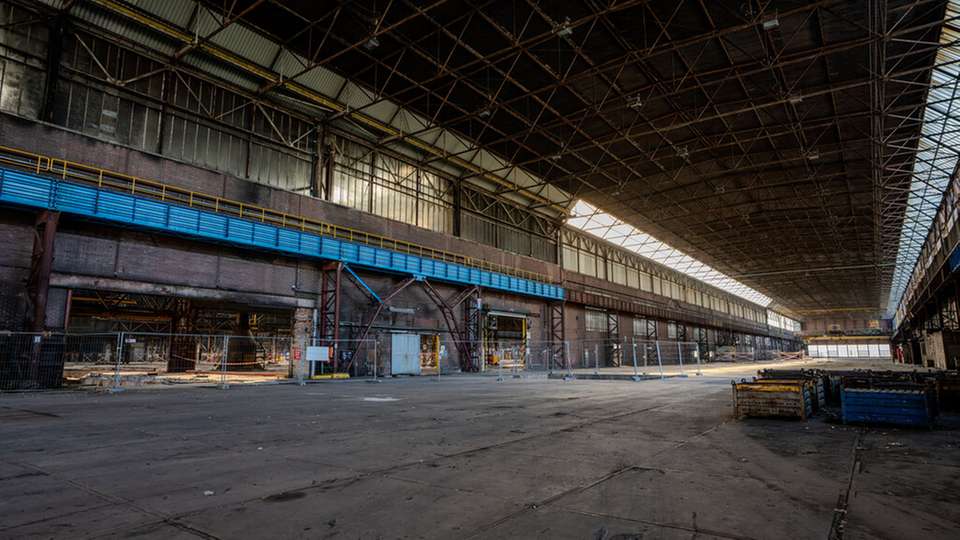 Innenansicht des stillgelegten Produktionswerks, auf dessen Flächen CTP den CTPark Düsseldorf errichtet.


