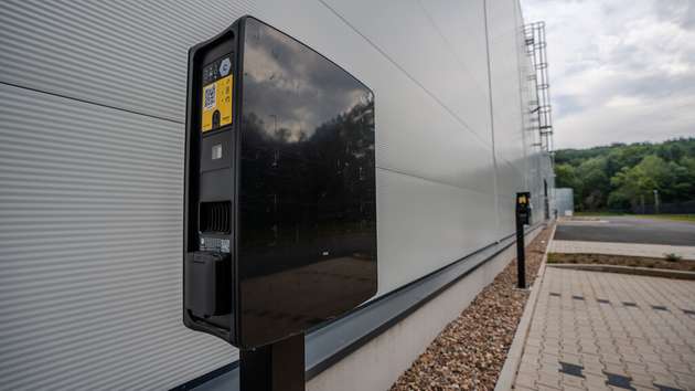 Galerie: CTP stattet den Großteil seiner Gewerbeparks mit Schnellladestationen für Elektrofahrzeuge aus, wie hier im CTPark Löhne (Bild 1). 