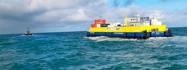 Einmalig: Die schwimmende Plattform des Projektes PtX-Wind ist das erste Versuchskraftwerk, das Windstrom auf See in Wasserstoff und synthetische Kraftstoffe umwandelt.