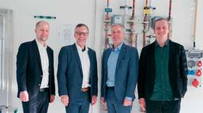 Im neuen Wasserstoff-Labor (v.l.): Patrick Zimmerman (Fraunhofer CML), Roland Gerhards (CEO des ZAL), Prof. Carlos Jahn (Leiter des Fraunhofer CML), Tobias Reidl (Fraunhofer CML). 
