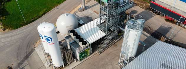 Luftaufnahme der Wasserstoffanlage auf dem Betriebsgelände der Firmengruppe DU in Ebersbach.