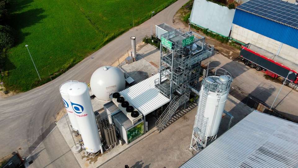Luftaufnahme der Wasserstoffanlage auf dem Betriebsgelände der Firmengruppe DU in Ebersbach.