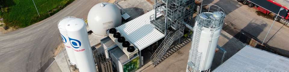 Luftaufnahme der Wasserstoffanlage auf dem Betriebsgelände der Firmengruppe DU in Ebersbach.