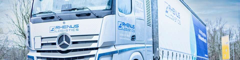 Der Mercedes-Benz GenH2 Truck im Praxiseinsatz bei Rhenus – getestet im Tages- und Nachteinsatz im regulären Logistikbetrieb.