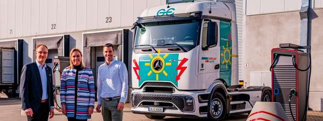 Gemeinsam zum Erfolg: (v.l.n.r.) Hendrik Ebeling, Irina Bieder und Markus Dehn setzen sich für die Energiewende bei Ebeling Logistik ein. 