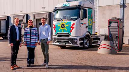 Gemeinsam zum Erfolg: (v.l.n.r.) Hendrik Ebeling, Irina Bieder und Markus Dehn setzen sich für die Energiewende bei Ebeling Logistik ein. 