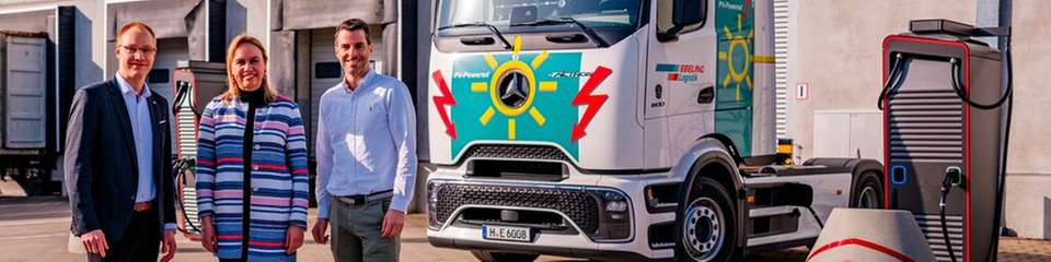 Gemeinsam zum Erfolg: (v.l.n.r.) Hendrik Ebeling, Irina Bieder und Markus Dehn setzen sich für die Energiewende bei Ebeling Logistik ein. 