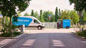 Hermes E-Transporter und Lastenrad: In der Hansestadt stellt der Paketdienstleister seit Ende 2023 im gesamten Stadtgebiet lokal emissionsfrei zu.