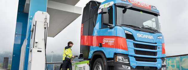 An der IIT-Hydrogen-Tankstation im Norden Italiens wurde der ab Mai 2026 für Gruber Logistics fahrenden Scania-Truck für finale Tests betankt. 