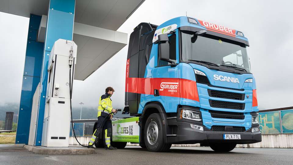 An der IIT-Hydrogen-Tankstation im Norden Italiens wurde der ab Mai 2026 für Gruber Logistics fahrenden Scania-Truck für finale Tests betankt. 