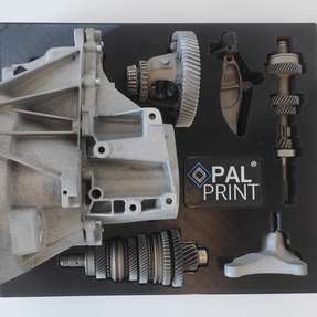 Wie angegossen: So wie hier (Foto) für Getriebeteile werden die Verpackungen aus dem 3D-Drucker des Startups Palprint genau an den Inhalt angepasst – und bestehen zu 100 Prozent aus recyceltem PET. 