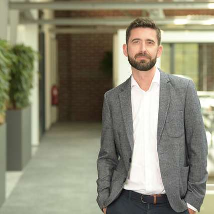 „Natürliche Materialien und eine hohe Aufenthaltsqualität sind Teil eines selbstverständlichen Anspruchs an Zukunftsfähigkeit." Das schreibt Tim Rosenbohm, Director Light Industrial bei SEGRO, in einem exklusiven ZERO-Gastbeitrag. 
