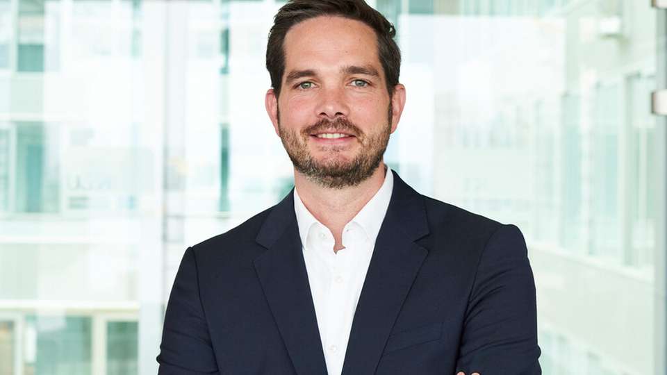 „Die Logistikbranche als Ganzes tappt beim Dekarbonisierungsfortschritt doch oft im Dunkeln." Das sagt Johannes Meuer, Professor für Sustainability Strategy and Operations an der Kühne Logistics University (KLU).