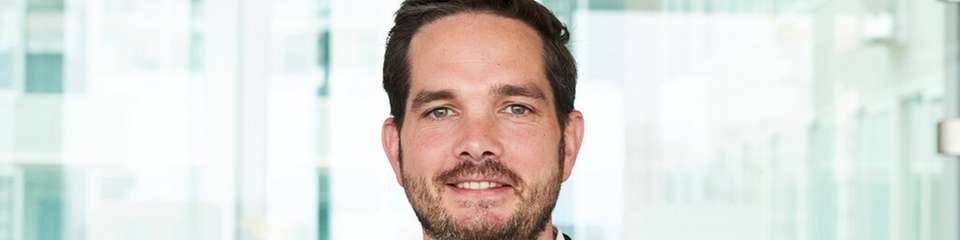 „Die Logistikbranche als Ganzes tappt beim Dekarbonisierungsfortschritt doch oft im Dunkeln." Das sagt Johannes Meuer, Professor für Sustainability Strategy and Operations an der Kühne Logistics University (KLU).