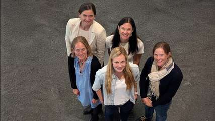 Das Team rund um FH-Prof. Lisa-Marie Putz-Egger; vorne links: Alexandra Haller, Lisa-Maria Putz-Egger, Laura Hörandner links hinten: Sophie Wiesinger, Christina Pum.