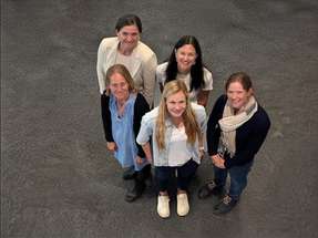 Das Team rund um FH-Prof. Lisa-Marie Putz-Egger; vorne links: Alexandra Haller, Lisa-Maria Putz-Egger, Laura Hörandner links hinten: Sophie Wiesinger, Christina Pum.