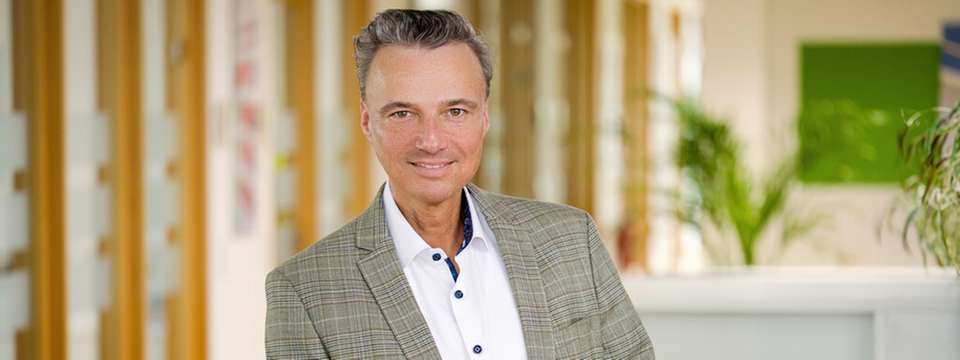 ZERO-Gastautor Martin Pollpeter: „Steigende Anforderungen an Energieversorgung, Klimaanpassung und Mobilität führen dazu, dass Logistikstandorte und Industrieanlagen zunehmend als Bestandteil eines größeren Systems betrachtet werden müssen.“