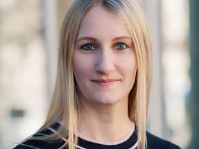 Natalie Weber: "Mittlerweile steht fest, dass das extensive Gründach ein „Nettosenker“ ist – es nimmt über Photosynthese mehr CO2 auf, als es veratmet."