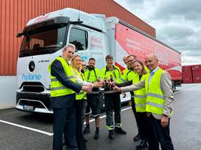 Ab sofort im Einsatz: ein batterieelektrischer Mercedes-Benz eActros 600 mit BERGERecotrail Auflieger von hylane. Das freut die Möglich-Macher drumherum.