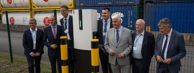 Die neue Infrastruktur und die Fahrzeuge sind im Beisein zahlreicher institutioneller Vertreter und Kunden des Terminals sowie der Unternehmensleitung von Contargo offiziell eingeweiht worden.
