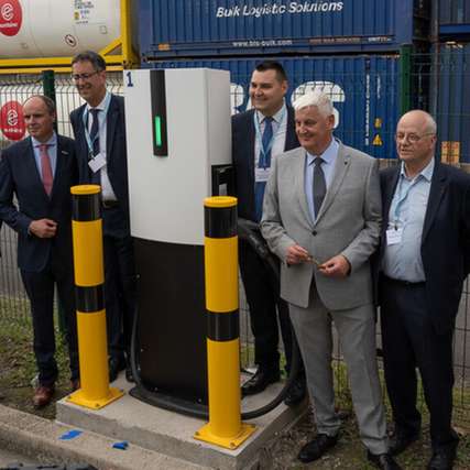 Die neue Infrastruktur und die Fahrzeuge sind im Beisein zahlreicher institutioneller Vertreter und Kunden des Terminals sowie der Unternehmensleitung von Contargo offiziell eingeweiht worden.