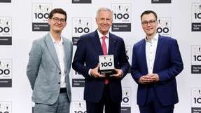 Auszeichnung zum TOP-Innovator 2026: Jan Osterkamp, Teamlead Software Development bei Greenflash, TOP 100-Mentor Christian Wulff und Niklas Bärk, CTO bei Greenflash (von links nach rechts).
