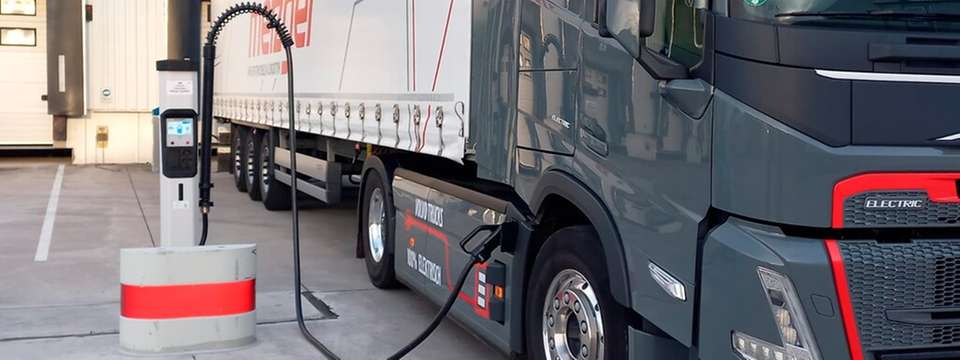 Durch den Ausbau der Ladeinfrastruktur ist Metzger in der Region zu einem wichtigen Anlaufpunkt für E-Lkw von weiteren Speditionen geworden. Vier Schnellladesäulen stehen der Öffentlichkeit zur Verfügung, weitere befinden sich derzeit im Bau.