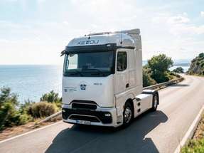 Die Daimler Truck AG arbeitet zukünftig mit der KEYOU GmbH zusammen, um Lkw mit Wasserstoff-Verbrennungsmotor anzubieten. 