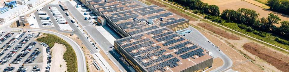 An einem Logistikstandort in Alzey hat in diesem Sommer einer der größten Cabinet-Batteriespeicher Europas seinem Betrieb aufgenommen.