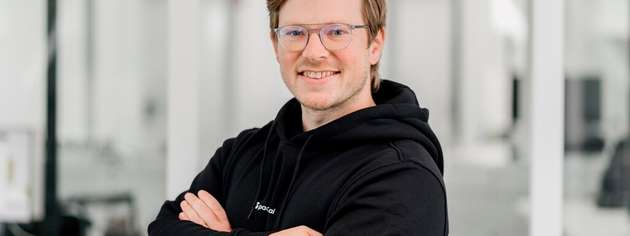„Benchmarking macht CO₂-Daten entscheidungsrelevant für Einkauf, Logistik und Produktion. Erst so entsteht echter Steuerungswert.“ Das sagt David Horscher, Product Owner Sustainability bei pacemaker.ai. 