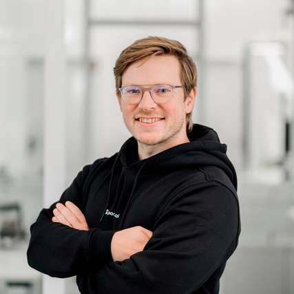 „Benchmarking macht CO₂-Daten entscheidungsrelevant für Einkauf, Logistik und Produktion. Erst so entsteht echter Steuerungswert.“ Das sagt David Horscher, Product Owner Sustainability bei pacemaker.ai. 