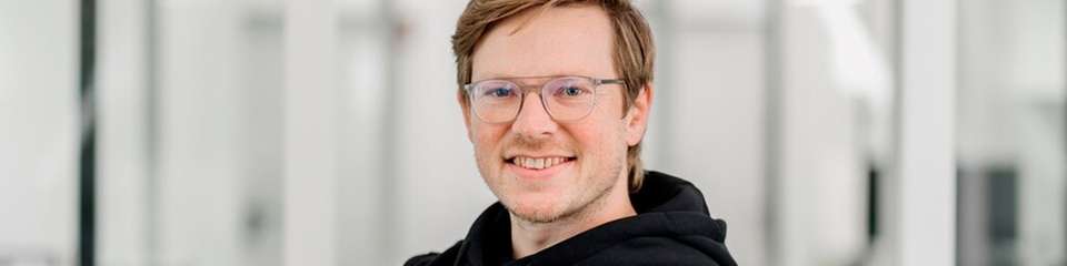 „Benchmarking macht CO₂-Daten entscheidungsrelevant für Einkauf, Logistik und Produktion. Erst so entsteht echter Steuerungswert.“ Das sagt David Horscher, Product Owner Sustainability bei pacemaker.ai. 