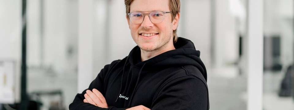 „Benchmarking macht CO₂-Daten entscheidungsrelevant für Einkauf, Logistik und Produktion. Erst so entsteht echter Steuerungswert.“ Das sagt David Horscher, Product Owner Sustainability bei pacemaker.ai. 