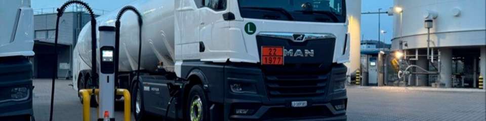 Die E-Trucks reihen sich in die Hoyer-Flotte alternativer Antriebe ein. 