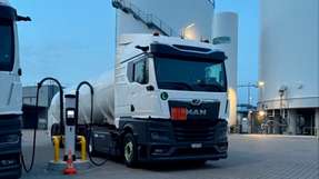 Die E-Trucks reihen sich in die Hoyer-Flotte alternativer Antriebe ein. 