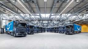 Amazon bringt mehr als 50 Mercedes-Benz eActros 600 auf deutsche Straßen.