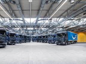 Amazon bringt mehr als 50 Mercedes-Benz eActros 600 auf deutsche Straßen.