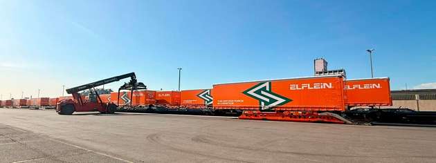 Elflein hat innerhalb weniger Tage insgesamt 60 neue KRONE Trailer gebündelt per Bahn transportiert. 