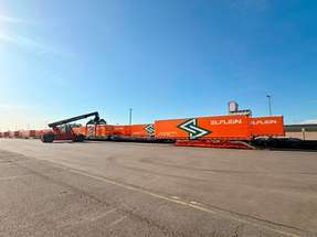 Elflein hat innerhalb weniger Tage insgesamt 60 neue KRONE Trailer gebündelt per Bahn transportiert. 