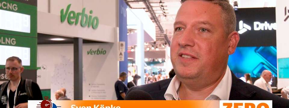 ZERO Quick Talk mit Sven Köpke @ IAA Transportation 2026
Tim-Oliver Frische, ZERO-Chefredakteur im ZERO Quick Talk mit Sven Köpke, Senior Manager Sales & Business Development bei Verbio SE auf der IAA Transportation 2026 in Hannover.