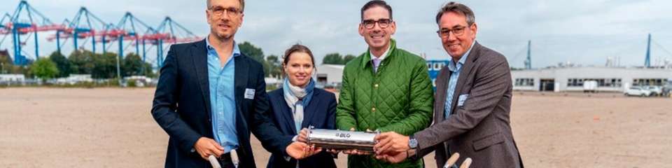 V. l.: Mark Gieseke, Geschäftsführer, Gieseke GmbH, Dr. Melanie Leonhard, Senatorin für Wirtschaft und Innovation der Freien und Hansestadt Hamburg, Matthias Magnor, Vorstandsvorsitzender der BLG-Gruppe, und Sven Bröker, Niederlassungsleiter Hamburg bei BLG LOGISTICS.
