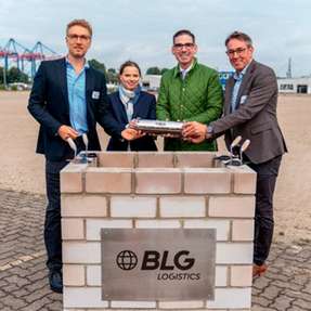 V. l.: Mark Gieseke, Geschäftsführer, Gieseke GmbH, Dr. Melanie Leonhard, Senatorin für Wirtschaft und Innovation der Freien und Hansestadt Hamburg, Matthias Magnor, Vorstandsvorsitzender der BLG-Gruppe, und Sven Bröker, Niederlassungsleiter Hamburg bei BLG LOGISTICS.