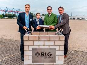 V. l.: Mark Gieseke, Geschäftsführer, Gieseke GmbH, Dr. Melanie Leonhard, Senatorin für Wirtschaft und Innovation der Freien und Hansestadt Hamburg, Matthias Magnor, Vorstandsvorsitzender der BLG-Gruppe, und Sven Bröker, Niederlassungsleiter Hamburg bei BLG LOGISTICS.