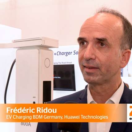 ZERO Quick Talk mit Frédéric Ridou @ IAA Transportation 2026
Tim-Oliver Frische, ZERO-Chefredakteur im ZERO Quick Talk mit Frédéric Ridou, EV Charging Business Development Manager Germany bei Huawai Technologies Deutschland auf der IAA Transportation 2026 in Hannover.
Huawei FusionCharge ist förderfähig im aktuellen BMV-Programm für E-Lkw-Ladeinfrastruktur.