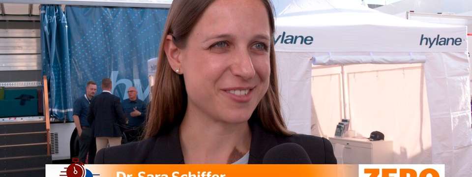 ZERO Quick Talk mit Dr. Sara Schiffer und Markus Stumpp @ IAA Transportation 2026
Tim-Oliver Frische, ZERO-Chefredakteur im ZERO Quick Talk mit Dr. Sara Schiffer, CEO und Markus Stumpp, COO von hylane auf der IAA Transportation 2026 in Hannover.
