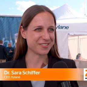 ZERO Quick Talk mit Dr. Sara Schiffer und Markus Stumpp @ IAA Transportation 2026
Tim-Oliver Frische, ZERO-Chefredakteur im ZERO Quick Talk mit Dr. Sara Schiffer, CEO und Markus Stumpp, COO von hylane auf der IAA Transportation 2026 in Hannover.